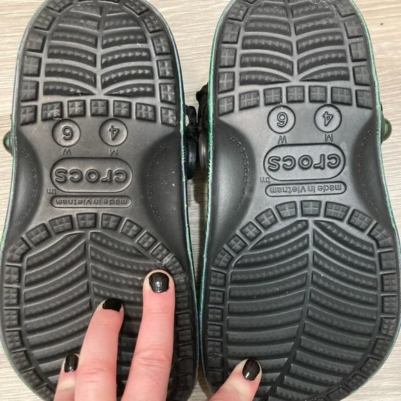 CROCS Special Edition Elphaba Wicked Crocs - Picture 7 of 7